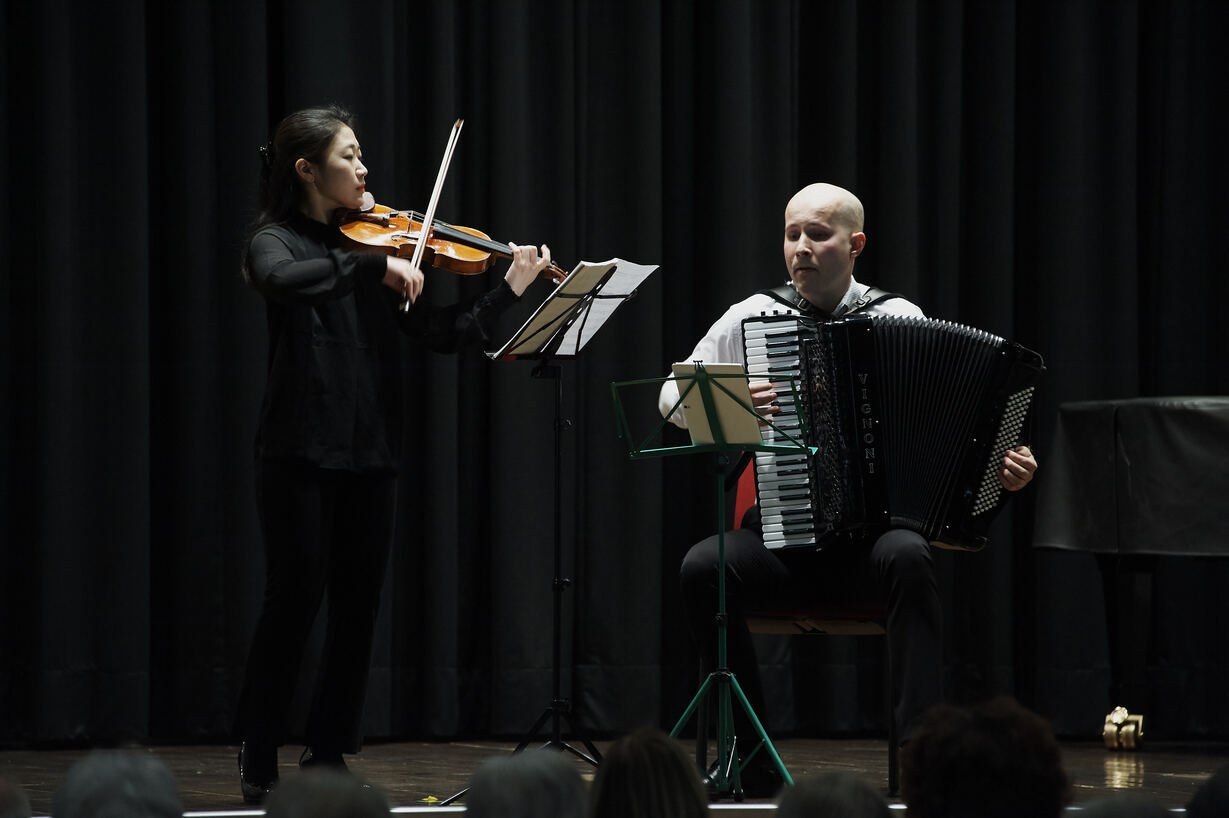 Live-Konzert, Violine u. Akkordeon